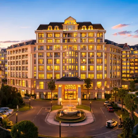 Tengchong East Lake Thermal Spa Hotel