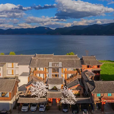 Yan sit lake view luxury B&B (Lugu Lake pig trough boat tour lake big falling water village store)