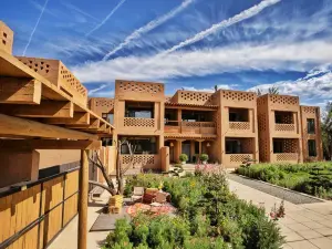 Dunhuang Yinshanji Designer View Courtyard Luxury Homestay