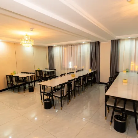 Qilian Shangjing Hotel (Yulin Cultural Square)