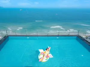 โรงแรม Canvas Danang Beach