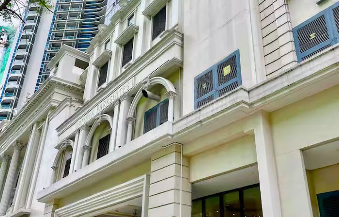 Thompson Suites BGC (Uptown Parksuites Tower 1)