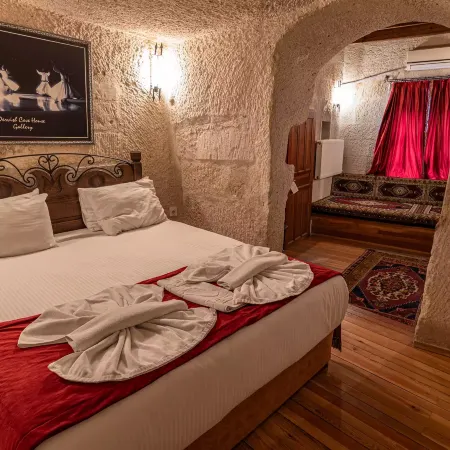 Elegance Cave Suites & Restaurant