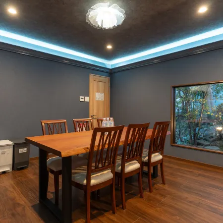 Private Japanese Garden House Near Kansai Airport, Osaka for 6-12 guests - Free parking, Hinoki Bath