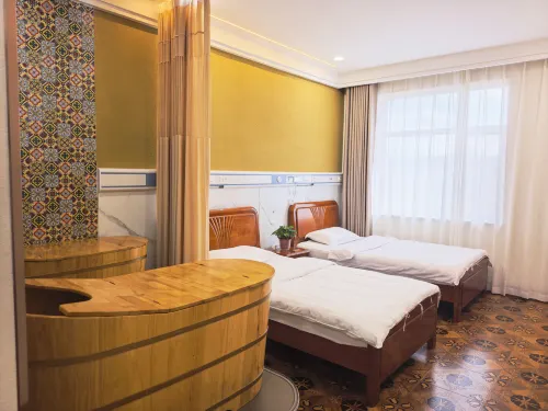 Xiahe Gongbaotang Wellness Center - Bathtub