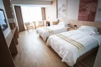The Han Hotel - พร้อมระเบียง