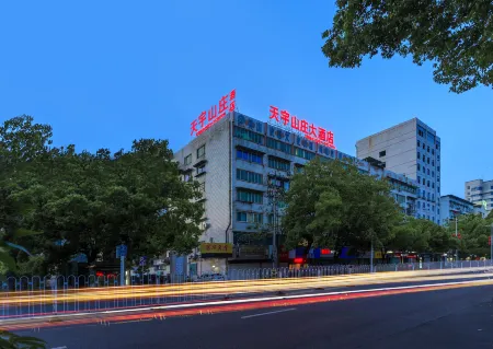 Tianyu Hotel (Huangshan Tunxi Old Street) Отели рядом с достопримечательностью «Cheng's Miyake»