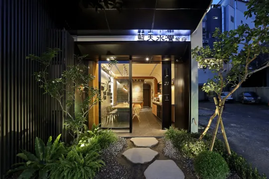 日月潭藍天水灣民宿