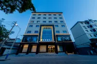 Ease Hotel (Tongchuan Wenying West Road Yaozhou Central Plaza) Hotels near Stadium
