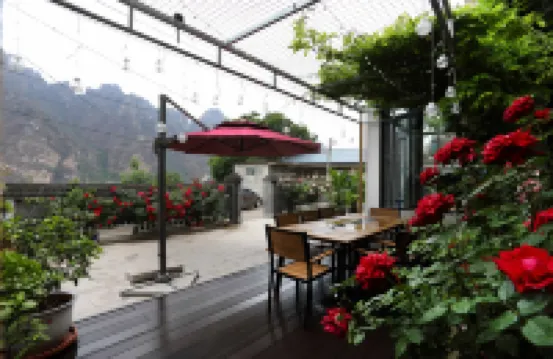 Floral Hotel·Jingshui Shanju hotel (Yesanpo Bailixia Scenic Area)