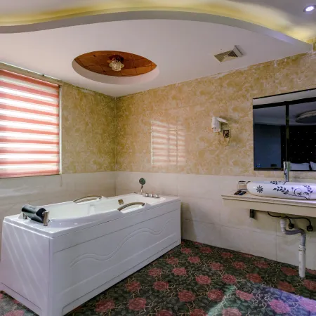 Pebble Hotel (Yanjin Cross Street)