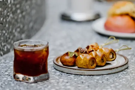 Zhuhai Lishang Hotel (Lvren Road Beach Swimming Pool) Отели рядом с достопримечательностью «Gong Amusement Park»