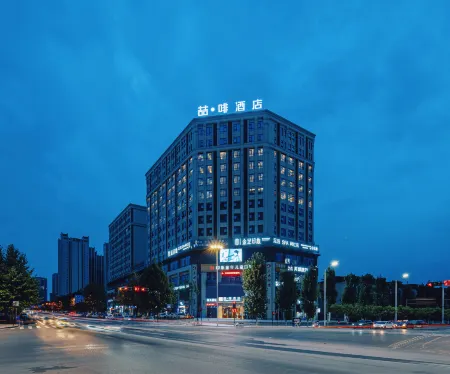 James Joyce Coffetel (Neijiang Wanda Plaza High Speed Rail North Station) Отели рядом с достопримечательностью «Zhang Daqian Memorial Hall»