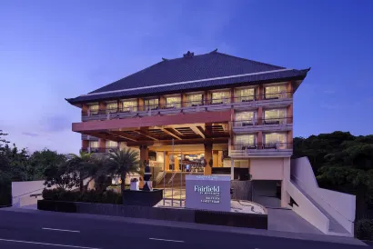 峇里島庫塔日落大道萬楓飯店­­