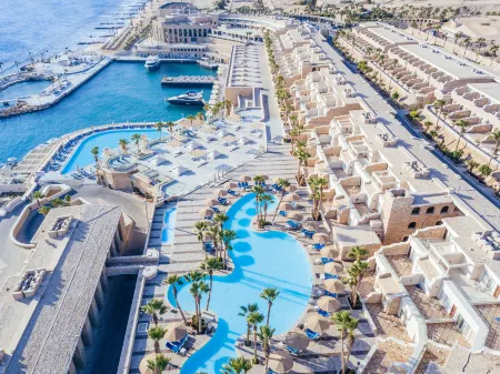 Pickalbatros Citadel Resort Sahl Hasheesh Отели рядом с достопримечательностью «Grand Waterworld Makadi : Water Slides»