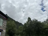 四姑娘山橙月山居（雙橋溝景區店） - 2星級