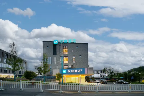 HanTing Hotel (Ningbo Dongqianhu Subway Station)