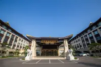 XunXianHuajing International Hotel ( Ancient City West Gate) - parking
