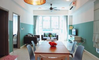 Homesuite' Home at Sutera Avenue