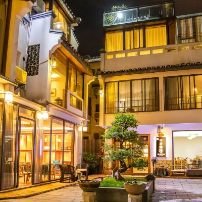 Shifangyuan Holiday Homestay (Taohuajiang Branch, Reed Flute Cave Scenic Area, Guilin) Hotels near Village of Family Lu