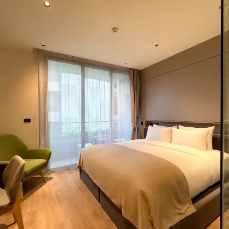 La Green Hotel & Residence Отели рядом с достопримечательностью «Пляж Наитхон»