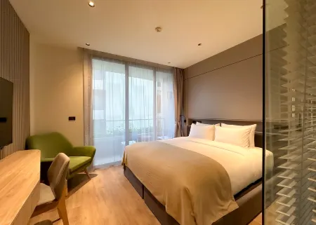 La Green Hotel and Residence Отели рядом с достопримечательностью «Seastone Private Pool Villas»