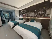 This Shi Hotel (Zhoukou Municipal Government Arts and Science College) - balcony