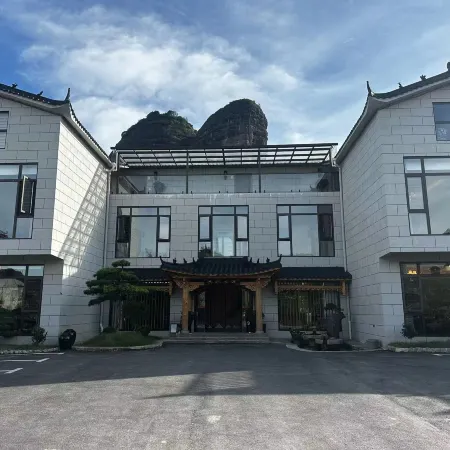 Longhushan Road Township Family Banquet Homestay