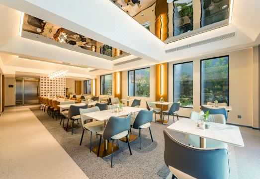 호텔 야간 전경