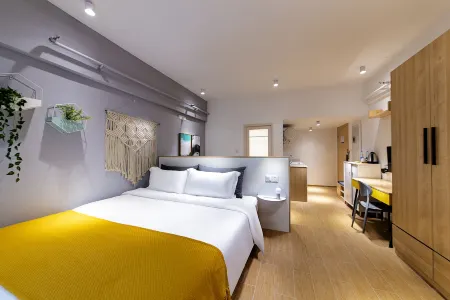 Home Plus Hotel (Chengdu Shuangliu International Airport)