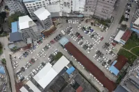雅斯特國際酒店（玉林博白寶中寶步行街店） - 停車場