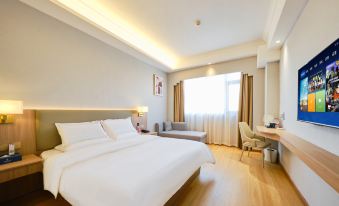 Yilong Haiya Hotel (Xu Changpang Donglai Times Square Caowei Ancient City Branch)