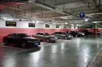 PARK WINS High Altitude View Hotel(Wanda Plaza Kunming Railway Station Store) - Parkplatz
