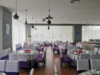 Borough Bay Area Culture Art Education Base Resort Отели в г. Боло