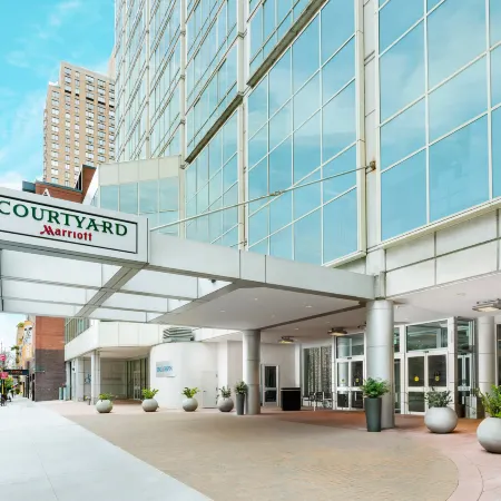 Courtyard New York Manhattan/Upper East Side Отели рядом с достопримечательностью «Музей Гуггенхайма»