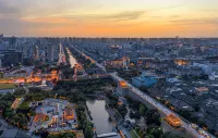 Sky Garden Rooftop Social Hostel | Steps to Bell Tower & Food St (24H & English-Friendly) - Scenic