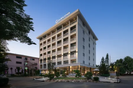 Golden Foyer Suvarnabhumi Airport Hotel Отели рядом с достопримечательностью «KMITL Stadium»