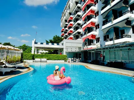 Bcp Hotel Отели рядом с достопримечательностью «Wat Chak Mak»