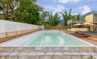 Xiangxi | Boundless Green Field · Swimming Pool Creek Campsite Homestay