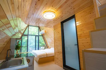 Linjian Wild Luxury Mountain View Resort Homestay (Kuandian Sandaowan Branch)