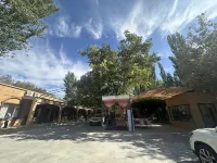 Turpan Momingpinju Homestay (Grape Valley Scenic Area Qingwa Lane)