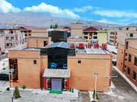 Colorful Danxia Guanshan Ruiju Hotel Hotels in Linze