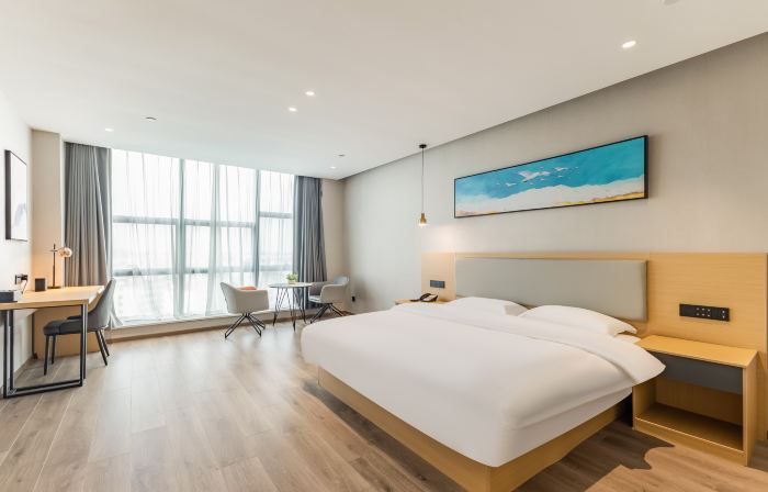 Homeinn Superior Cloud Hotel (Anqing Huaining County Wanhe Road Gaobin Building)
