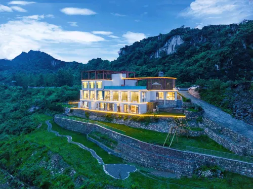 Yunxi Waterfall Viewing Cliffside Homestay, Guanling - Infinity Pools