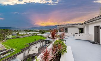 Floral Hotel·Jinqi Mountain Lake hotel (Dali Erhai Ecological Corridor Store)