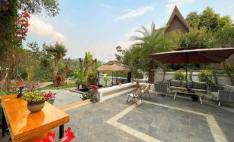 Xishuangbanna Menghai Dream Xiangjia Hot Spring Cloud Villa
