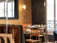 Royal Saint Germain Hotel berhampiran Stesen Metro Vavin