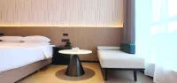 Super 8 Lvliang Shiji Guangchang