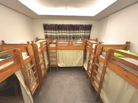 Lakeside Hostel Downtown