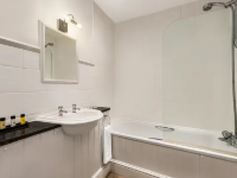 Trenython Manor Hotels in Par